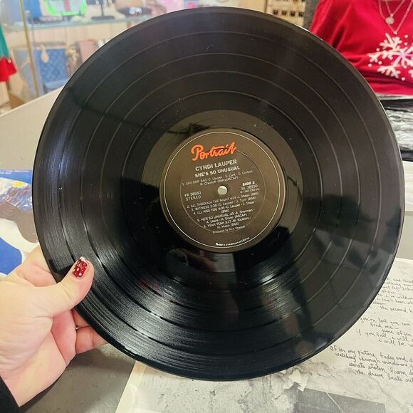 Cyndi Lauper: She's So Unusual 33 1/3 Record LP 1983 Excellent Condition - Picture 5 of 8